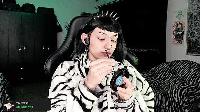 roxy toxic online show from December 16, 1:55 am