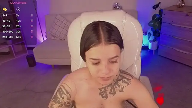 Nicole Foxx  online show from April 25, 4:59 pm