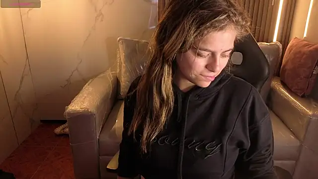 Kitten Cam online show from December 23, 2:15 am