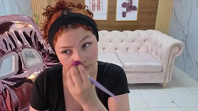 shalon diaz s online show from April 25, 8:06 pm