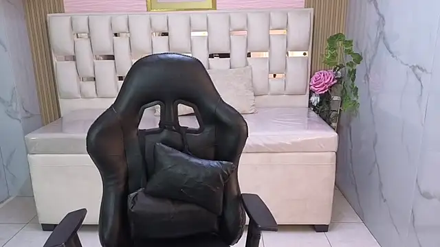 shalon diaz s online show from April 22, 8:28 pm