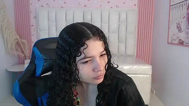 shalon diaz s online show from December 17, 1:37 pm