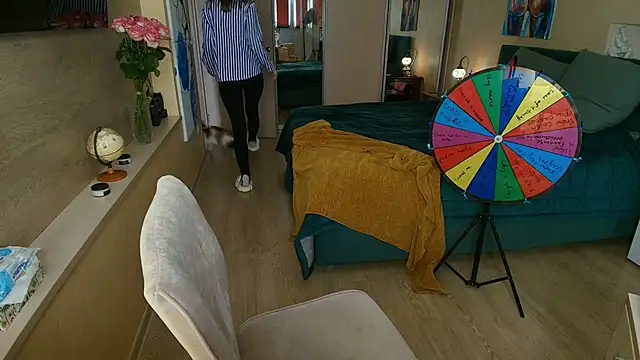 ReginaSparkle online show from April 27, 8:00 am