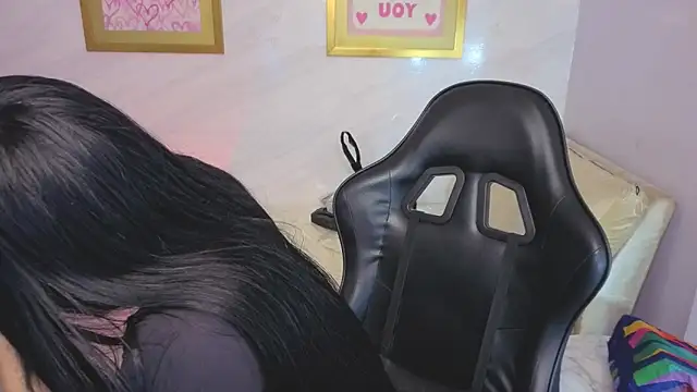 Paulette v online show from April 22, 1:08 pm