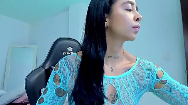 sophierooy22 online show from April 23, 2:30 pm