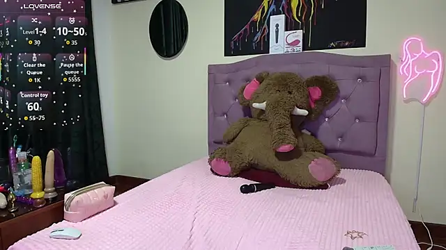 Emmie Hot online show from April 10, 11:49 am