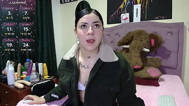 Emmie Hot online show from March 13, 12:06 pm