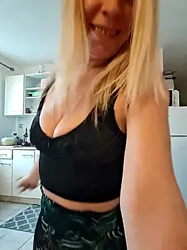 SweetyNinaOff1 online show from November 19, 8:14 am