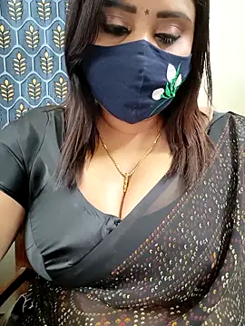 Queenflowerr online show from April 25, 4:48 pm