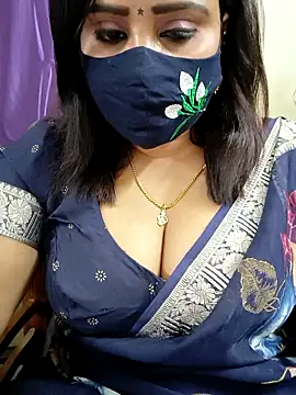 Queenflowerr online show from March 11, 6:43 pm