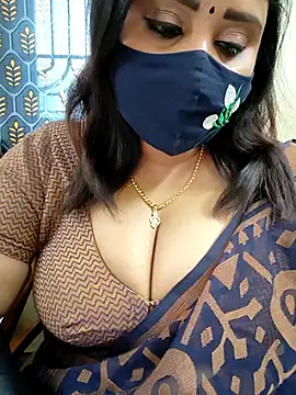 Queenflowerr online show from April 17, 7:10 am