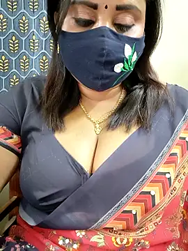 Queenflowerr online show from April 20, 7:50 pm