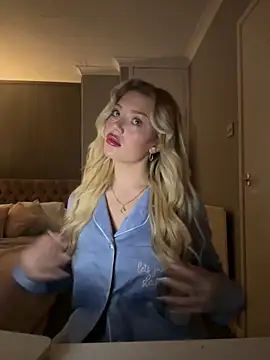 blissdimicco online show from December 17, 4:22 pm