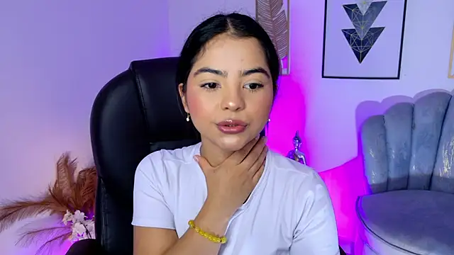 Layla Breezee online show from April 21, 11:06 am