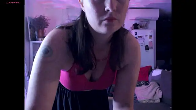 Snapshot of AdorahB3ll3 chatting on October 19, 7:16 pm AdorahB3ll3 online show from October 19, 7:16 pm