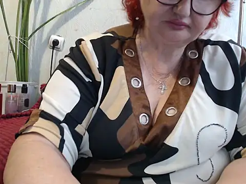 DeniseeRosea online show from June 7, 10:00 am