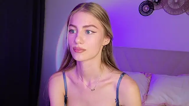 GabriellaOlsen online show from July 3, 4:35 pm