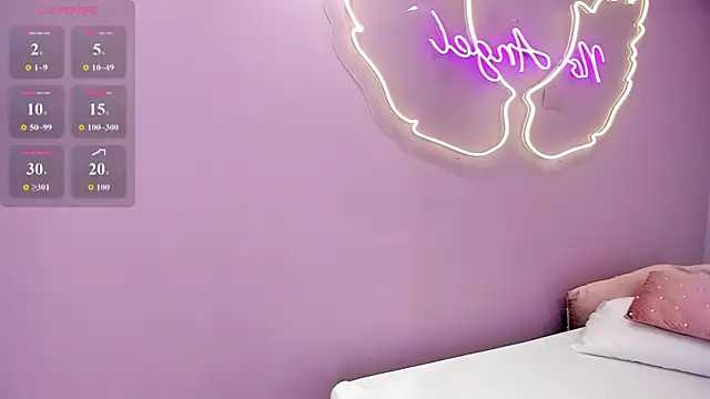 Naomymonroe  online show from April 23, 11:28 am