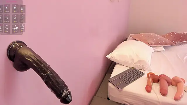 Naomymonroe  online show from April 25, 1:52 pm