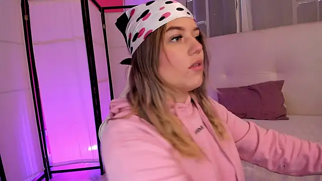 alaia greyy online show from January 19, 1:18 pm