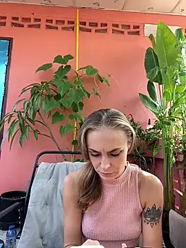 White Lu online show from April 18, 2:03 am