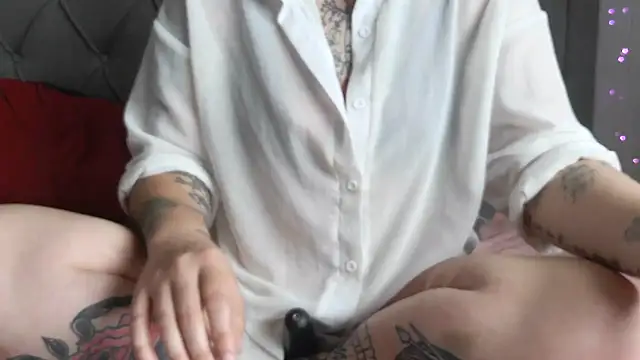 bunnyfox420 online show from April 23, 4:20 pm