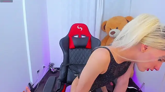 Sexy valgirl online show from April 30, 3:01 am