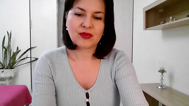 Victoria Glam online show from February 9, 1:24 pm