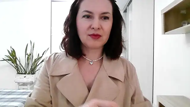 Victoria Glam online show from September 25, 4:50 pm