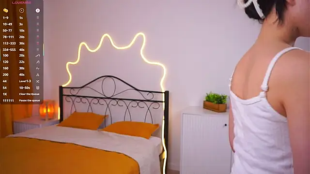 VeronaCritchlow online show from April 22, 7:16 am