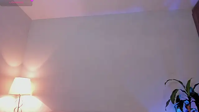 Hannah Jonhson online show from April 27, 8:06 pm