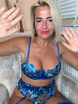 MakemeMillie1 online show from July 31, 4:46 am