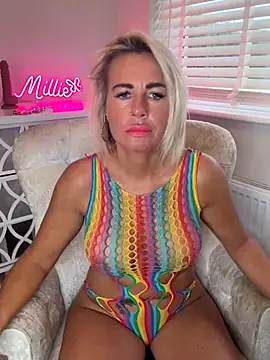 MakemeMillie1 online show from October 14, 7:22 am