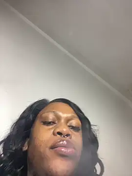 Boneca25 online show from April 25, 8:28 pm