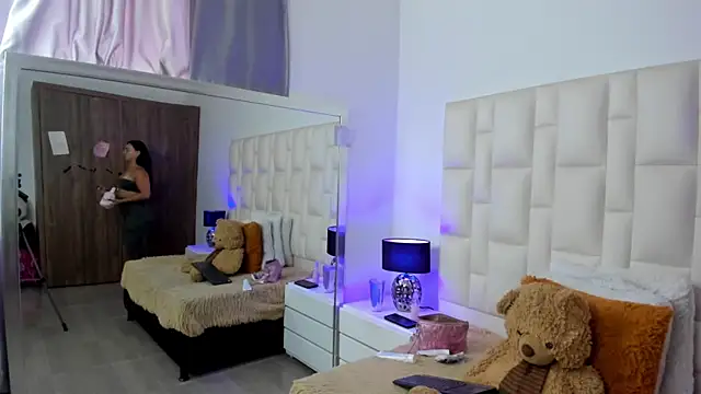 Ariana rouse online show from April 14, 4:40 pm