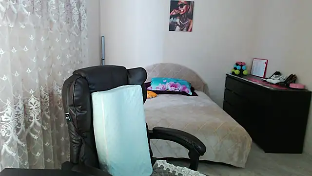 Kriss brunette 5 online show from June 13, 7:28 am