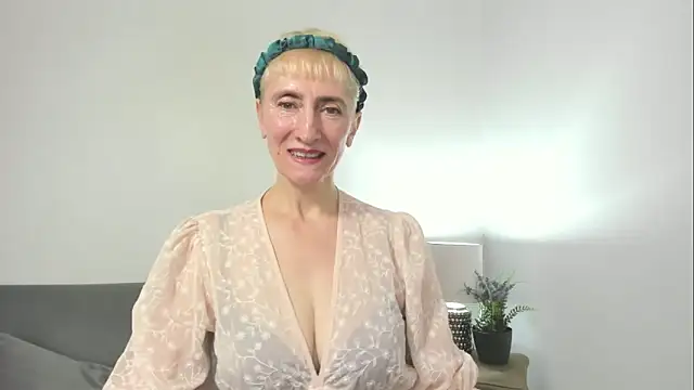 Snapshot of MargaretMilf69 chatting on September 20, 12:14 pm MargaretMilf69 online show from September 20, 12:14 pm