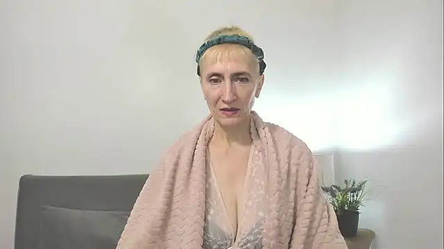 Snapshot of MargaretMilf69 chatting on October 10, 12:32 pm MargaretMilf69 online show from October 10, 12:32 pm