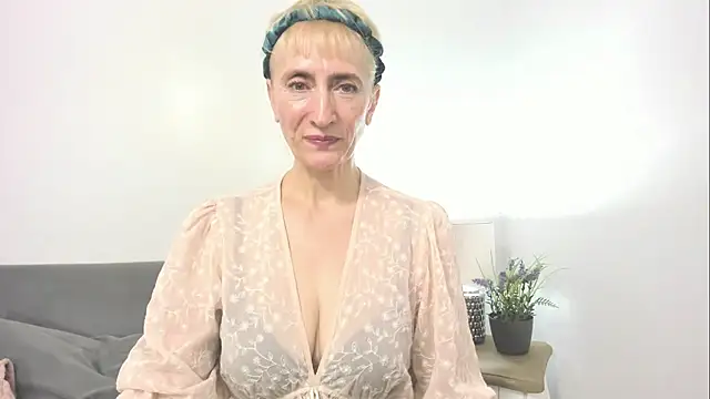 Snapshot of MargaretMilf69 chatting on October 5, 12:21 pm MargaretMilf69 online show from October 5, 12:21 pm