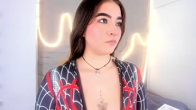 Shanntal  online show from February 4, 7:39 pm