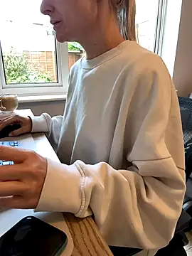 Snapshot of Phoebe_Lily chatting on October 15, 8:39 am Phoebe Lily online show from October 15, 8:39 am
