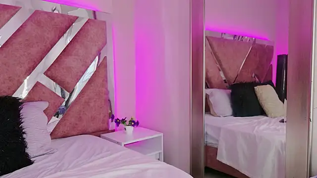 AliDiaz  online show from April 10, 7:20 pm