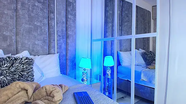 AliDiaz  online show from March 5, 7:31 pm