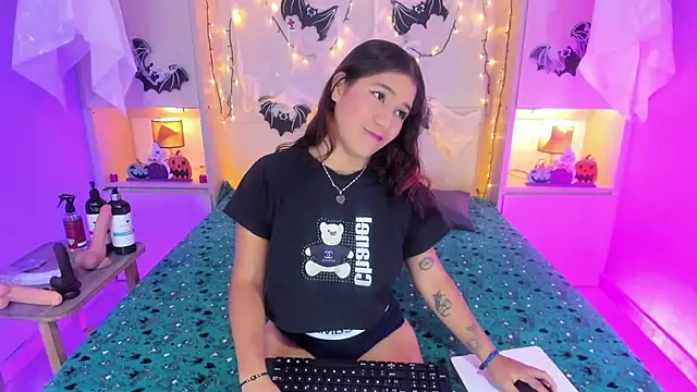 Snapshot of CandyyMaria chatting on October 13, 7:49 pm CandyyMaria online show from October 13, 7:49 pm
