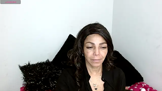 Lunasquirt1985 online show from October 23, 5:52 pm