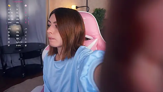 Snapshot of ErlinaBuoy chatting on September 13, 6:49 pm ErlinaBuoy online show from September 13, 6:49 pm