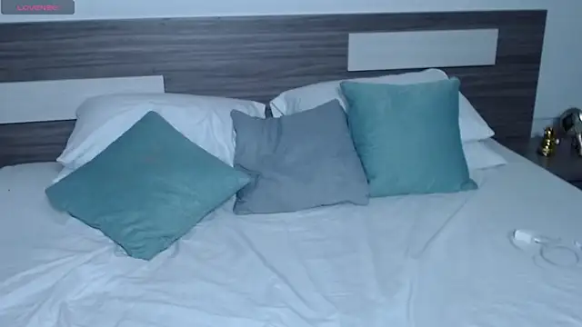 Liiamthompson online show from March 24, 9:25 am