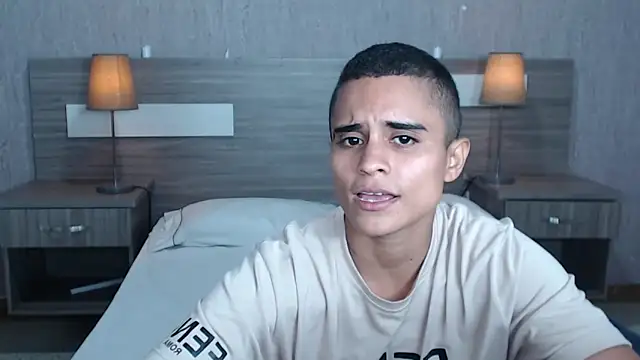 Liiamthompson online show from September 22, 11:41 am