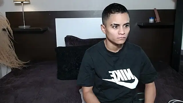 Liiamthompson online show from April 14, 9:20 am