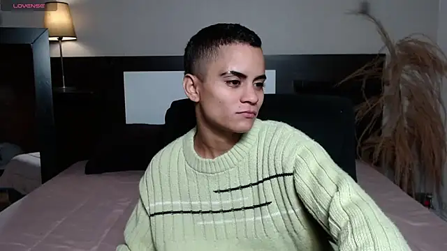 Liiamthompson online show from April 23, 9:39 am